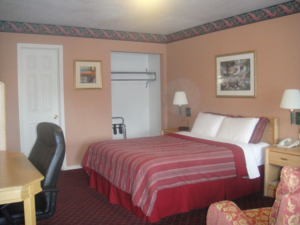 Muir Lodge Motel Martinez Room photo