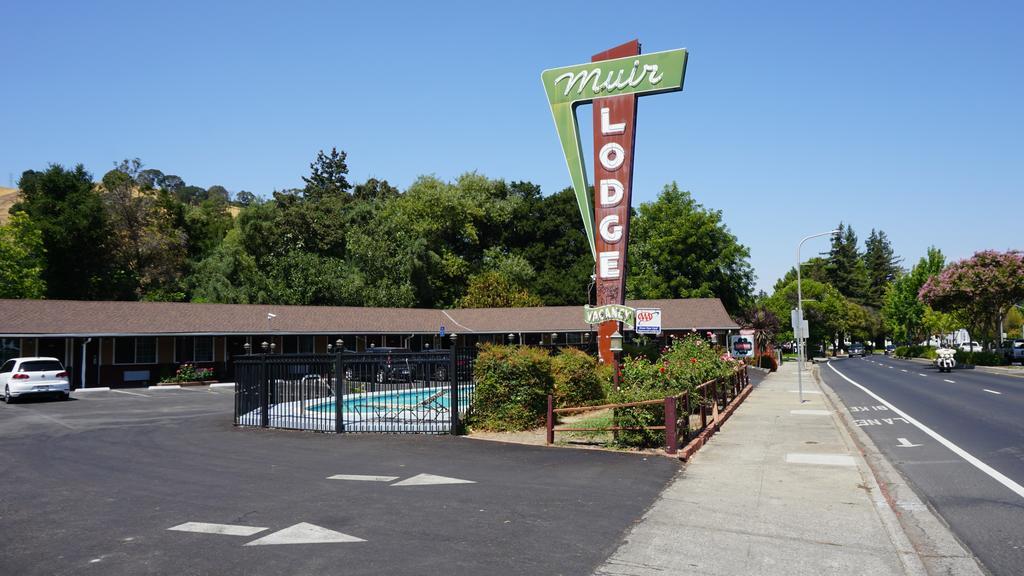 Muir Lodge Motel Martinez Exterior photo