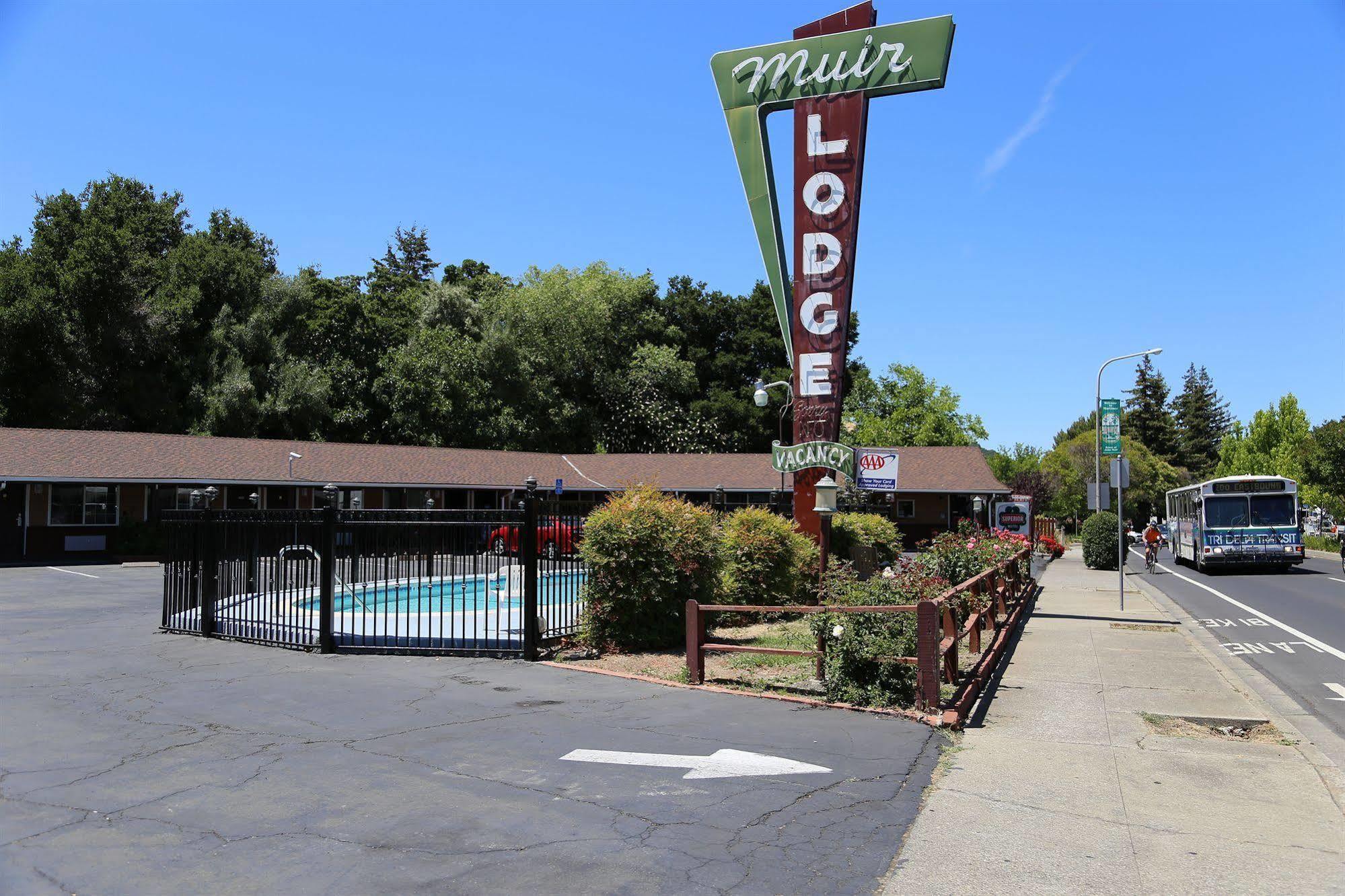 Muir Lodge Motel Martinez Exterior photo